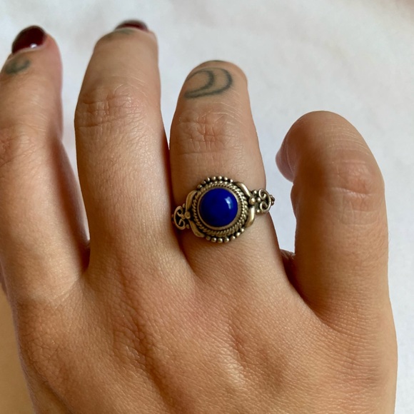Sterling silver lapis lazuli cabachon ring - Picture 1 of 6